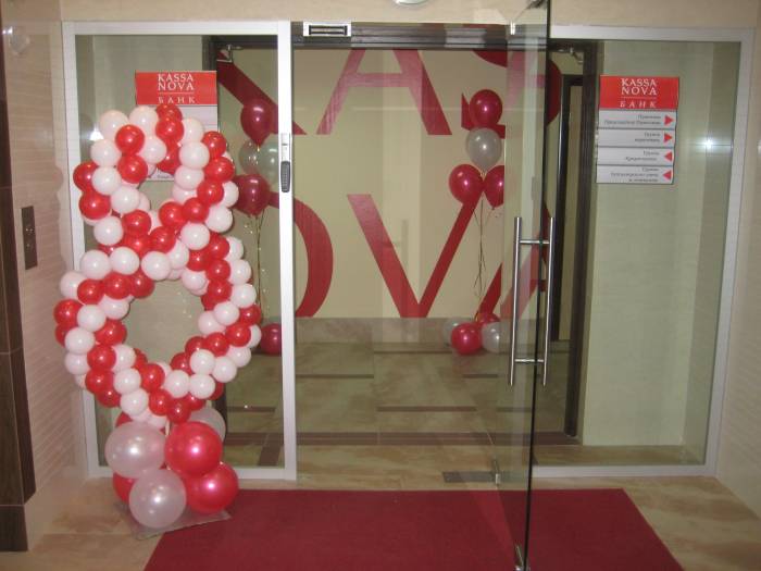 праздничное оформление шарами на 8 марта, фотография 4