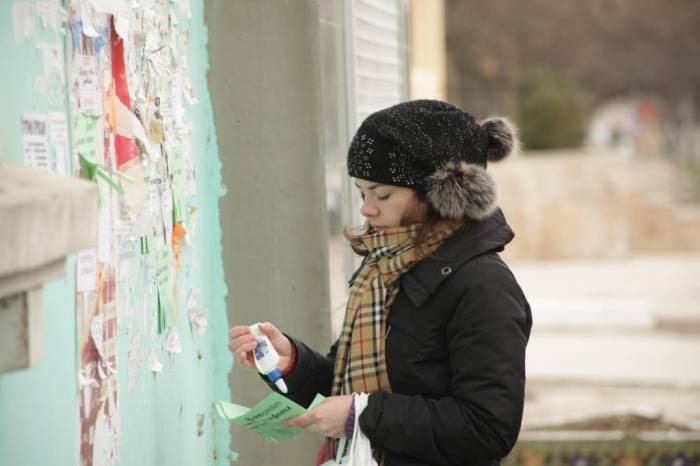 Расклейка объявлений, фотография 1