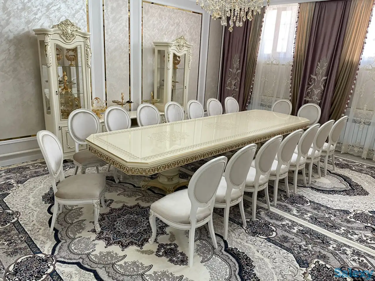 Красивые столы и стулья, фотография 1