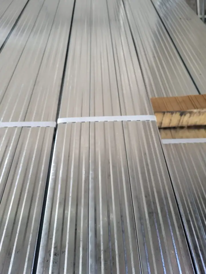 Профиль потолочный, фотография 2