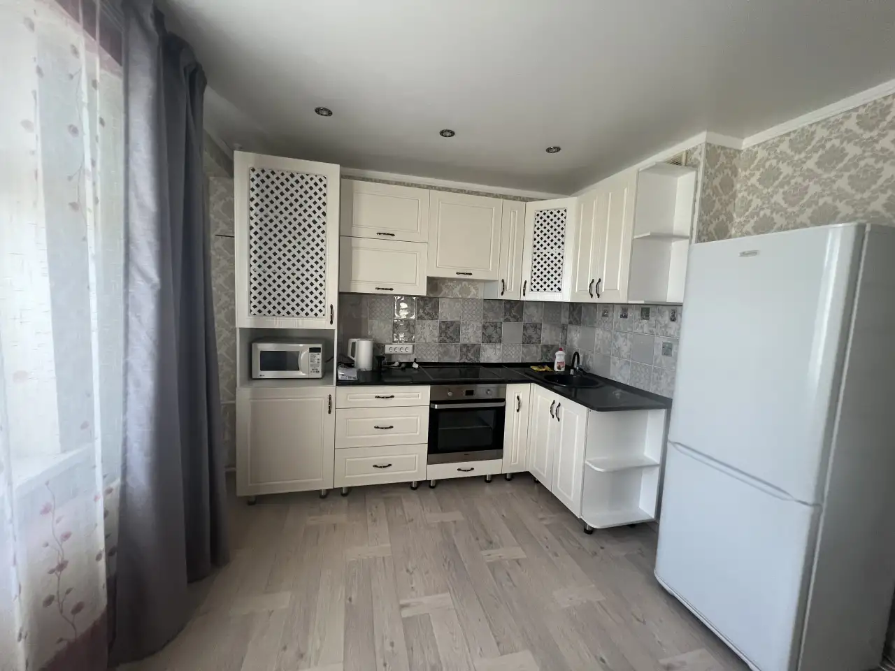 Сдаётся 2-х комнатная  квартира на проспекте Казыбек би, фотография 1