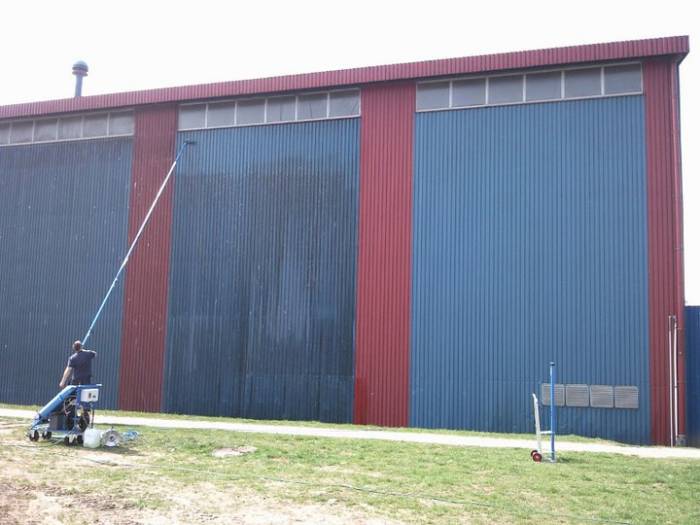 Мойка внутреннего и наружного остекления фасадов зданий., фотография 1