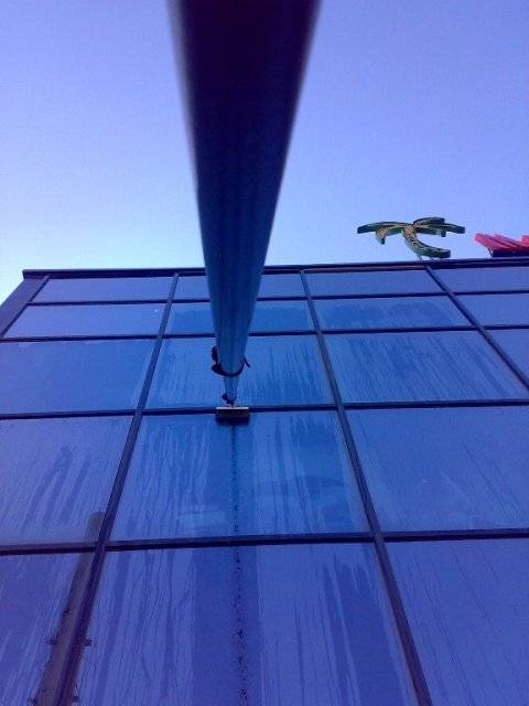 Мойка внутреннего и наружного остекления фасадов зданий., фотография 9