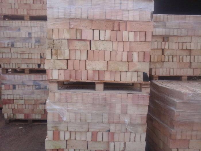 Красные жженные кирпичи, фотография 1