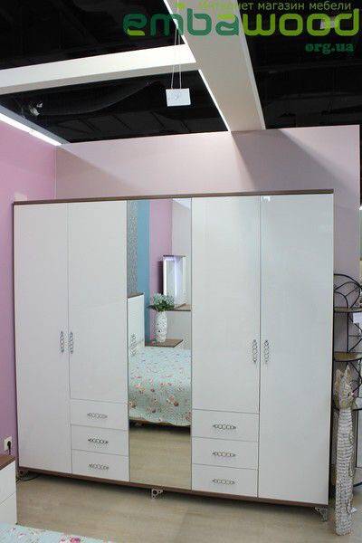 Срочно продам спальный гарнитур 