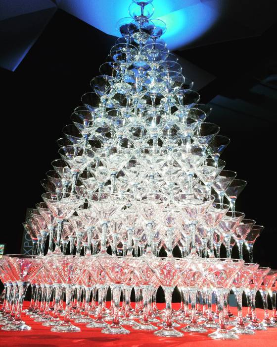 Пирамида из шампанского, украшение любого праздника и мероприятия, фотография 6