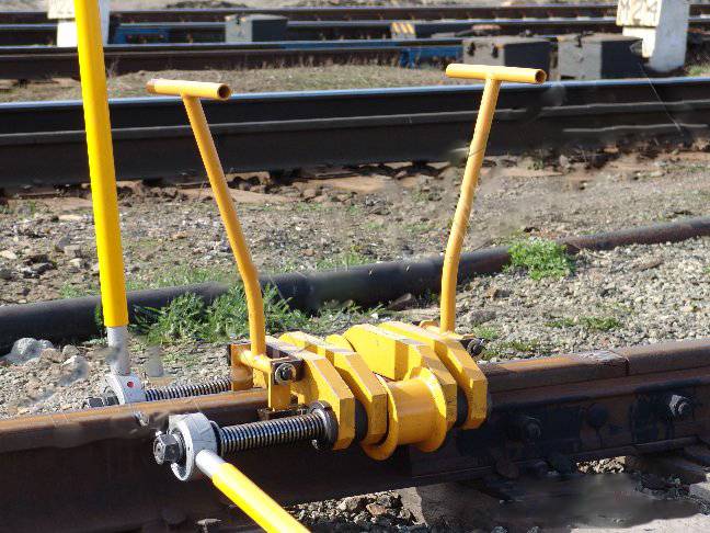 Разгонщик рельсов (стыков, зазоров) винтовой РЗВ-30, фотография 1