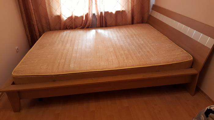 Продам двухспальную кровать и две тумбочкм, фотография 1