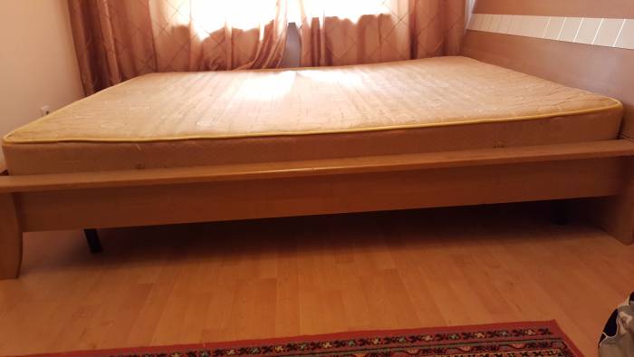 Продам двухспальную кровать и две тумбочкм, фотография 2