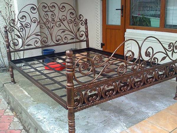 Кованая кровать, фотография 1