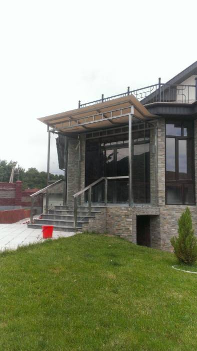 Стеклянные навесы, козырьки, входные группы, приямки, фотография 3