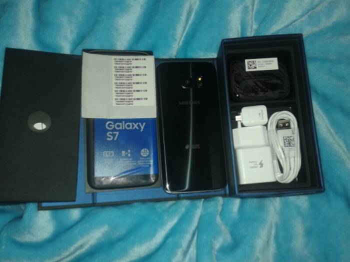 Samsung Galaxy S7; 32 Gb; В идеальном состоянии, фотография 1
