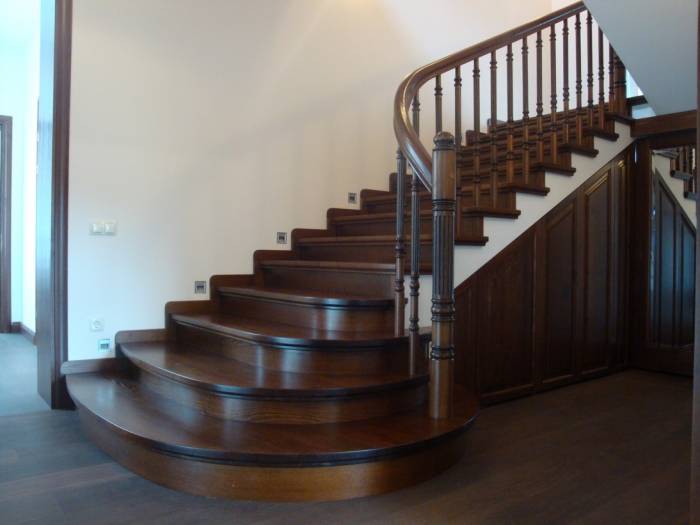 ИЗГОТОВЛЕНИЕ И УСТАНОВКА ДЕРЕВЯННЫХ ОКОН, ДВЕРЕЙ, ЛЕСТНИЦ, БЕСЕДОК И Т.Д., фотография 3