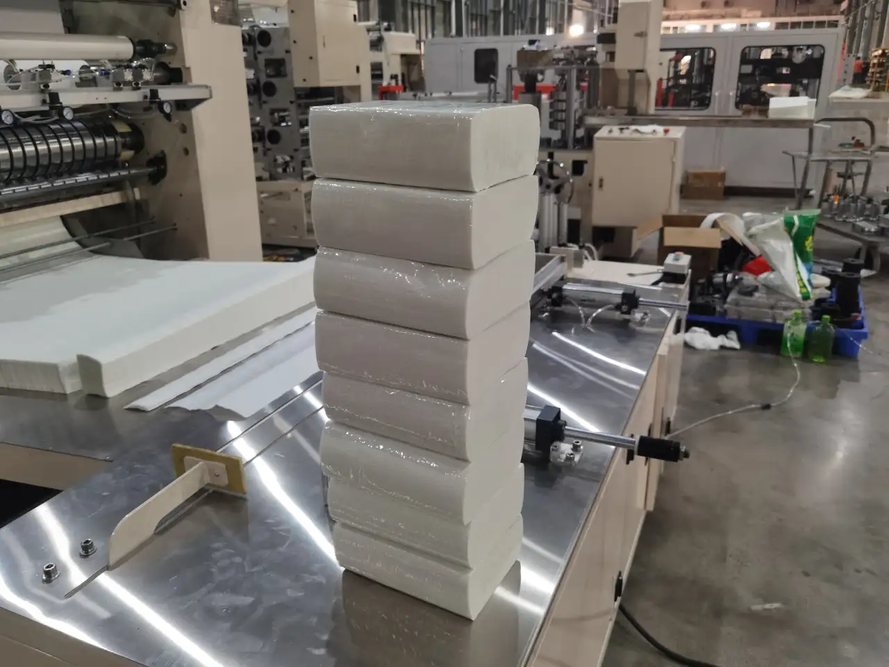 Станок для производства бумажных полотенец  Z-сложения с ламинацией, фотография 4