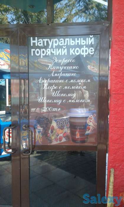 Оформление витрин: оклейка стекол оракалом, накладные элементы, 