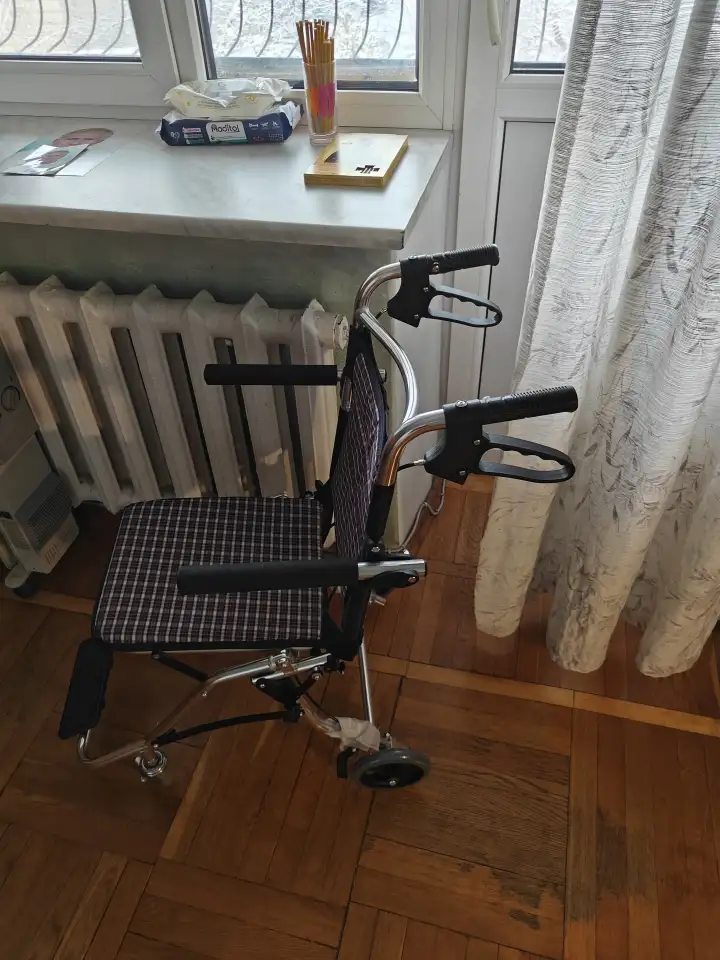 продам мобильное кресло, фотография 2