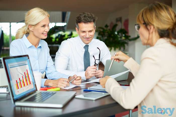 Менеджеры по работе с клиентами, фотография 1