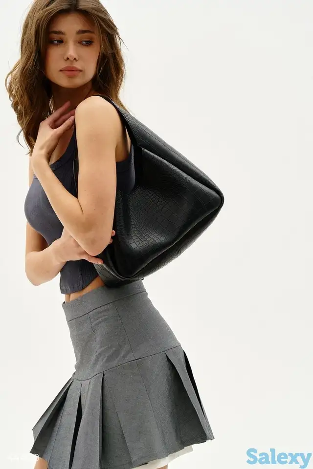 Черная сумка-багет, фотография 1