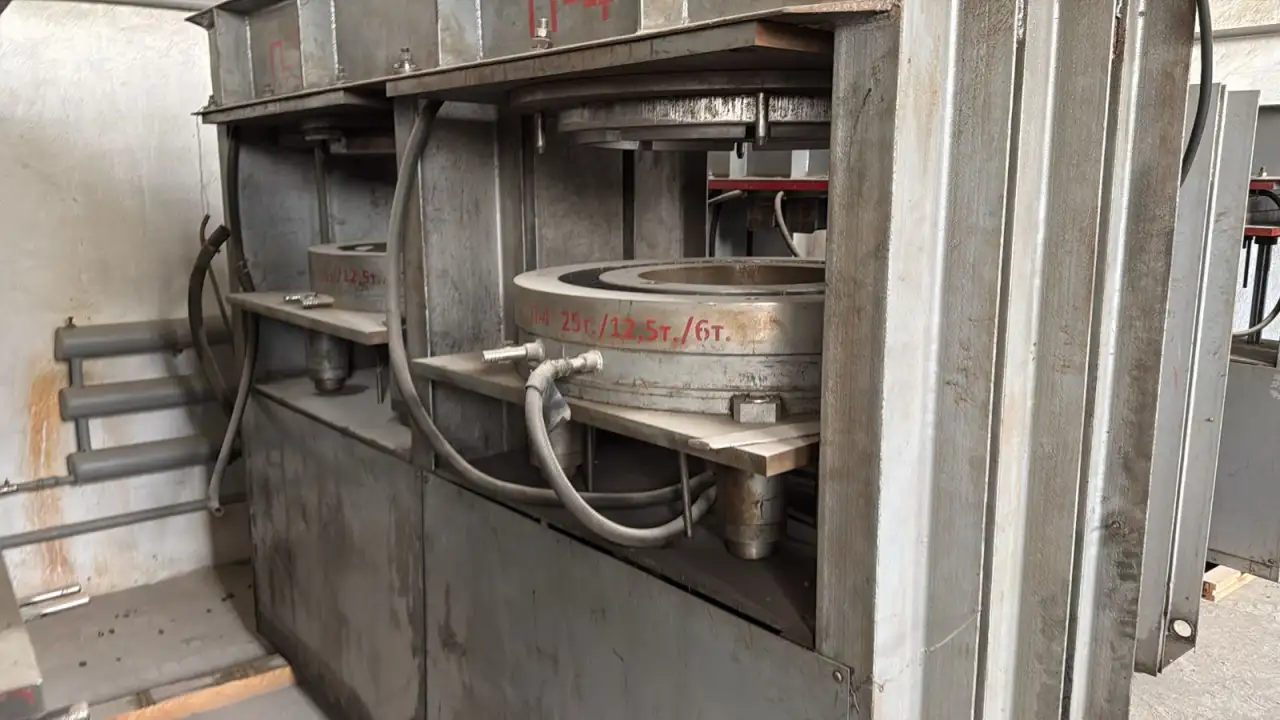 Продам станки для пройзводстава пластиковых люков, фотография 5