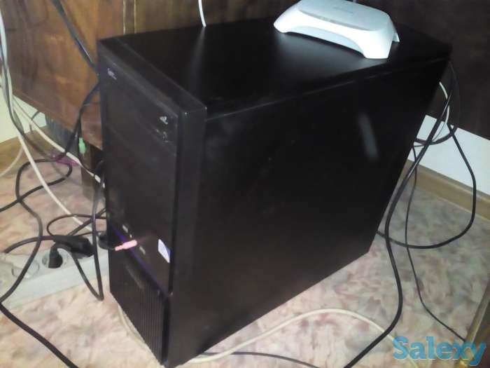 Персональный компьютер, монитор, офис-кресло, фотография 2