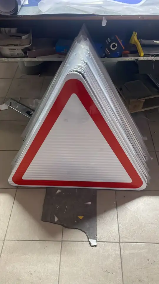 Наша компания специализируется на производстве и установке средств организации дорожного движения., фотография 4