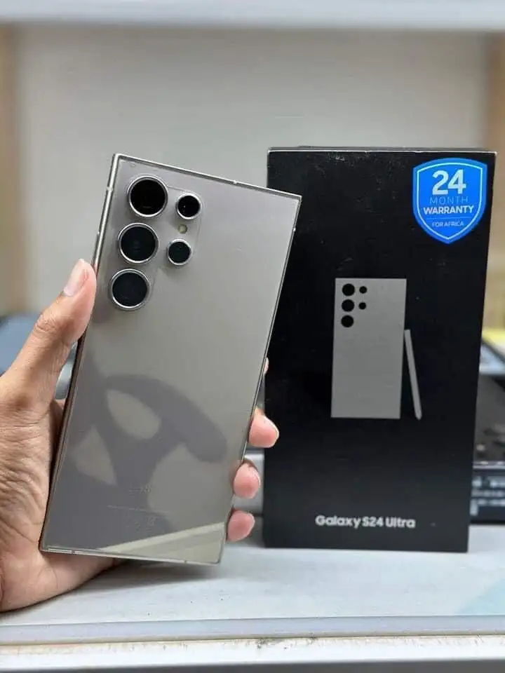 Apple iPhone 15 pro max Samsung Galaxy s24 Ultra, фотография 2