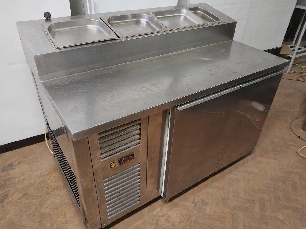 Холодильный стол.овощерезка.мясорубка, фотография 1