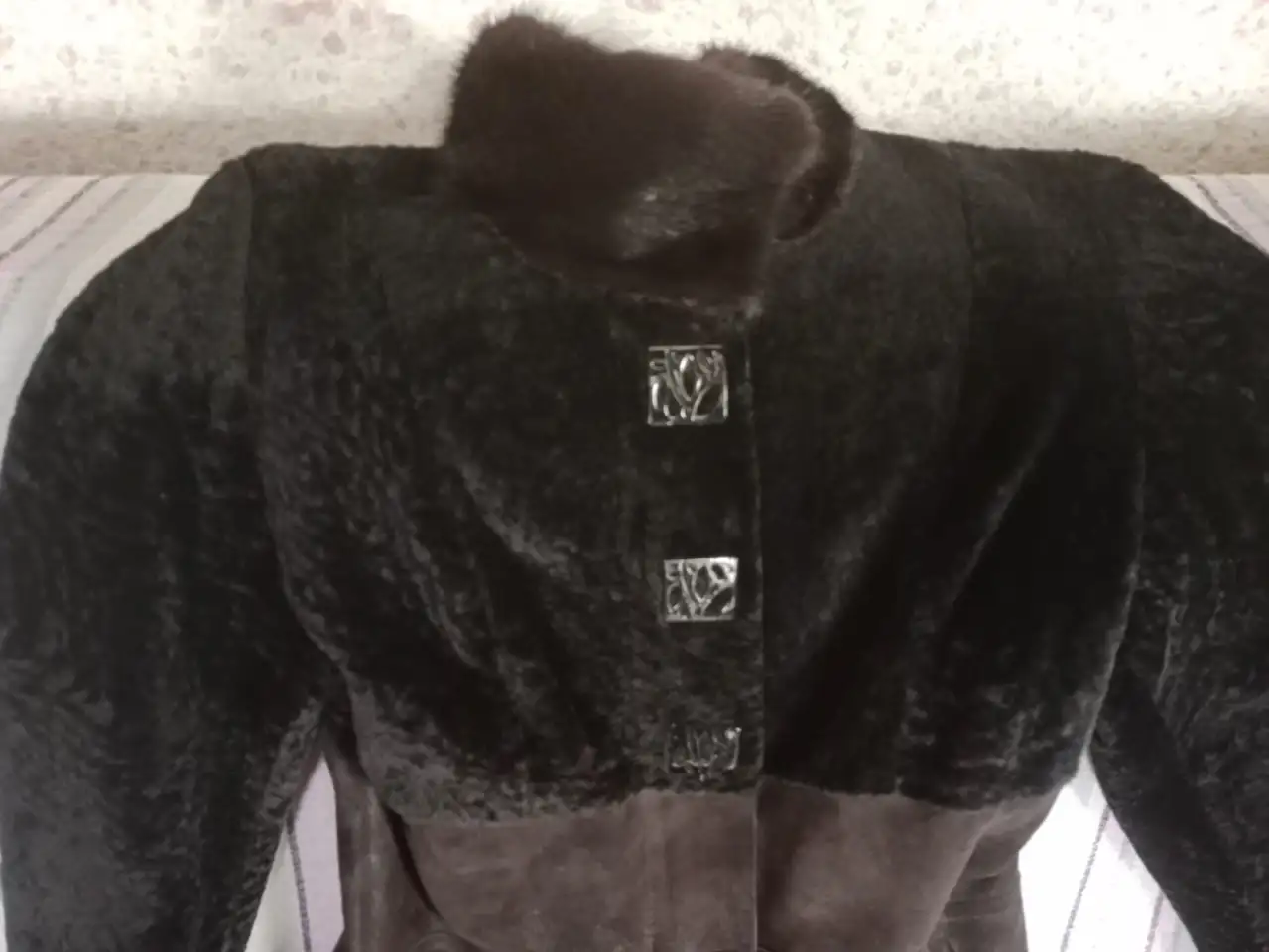 Продам женскую дубленку отличного качества, фотография 2