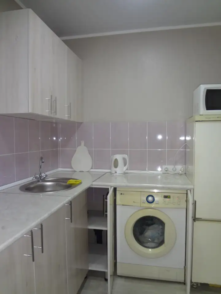 рядом Море-пляж, парк яхт-клуб. Посуточно  2мкр., фотография 3