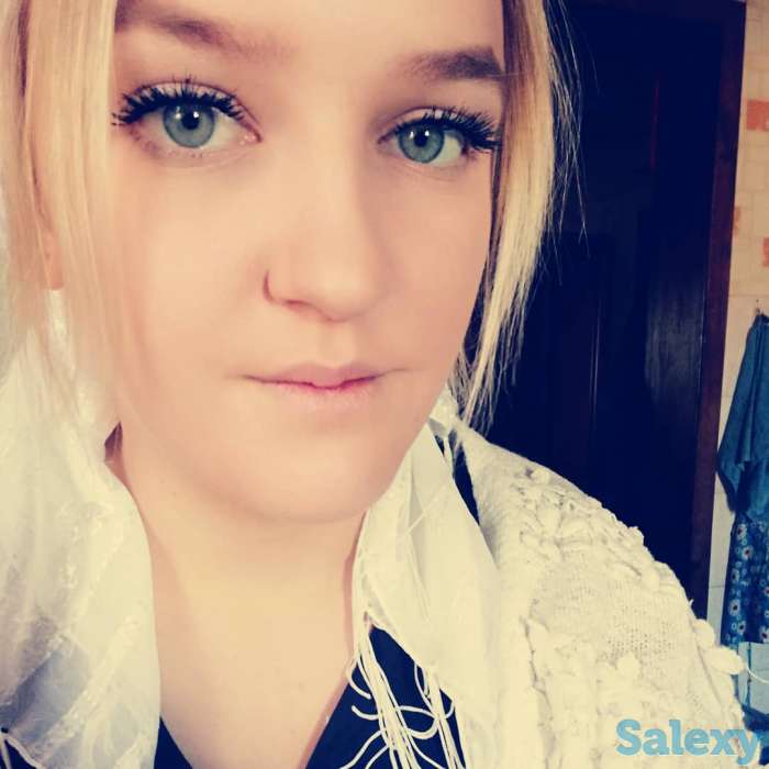 Девушка 20 лет ищет работу оплата ежедневная от 3 до 5  в день, опыт работы в казино мани-раннером, официантом,продавец, фотография 1