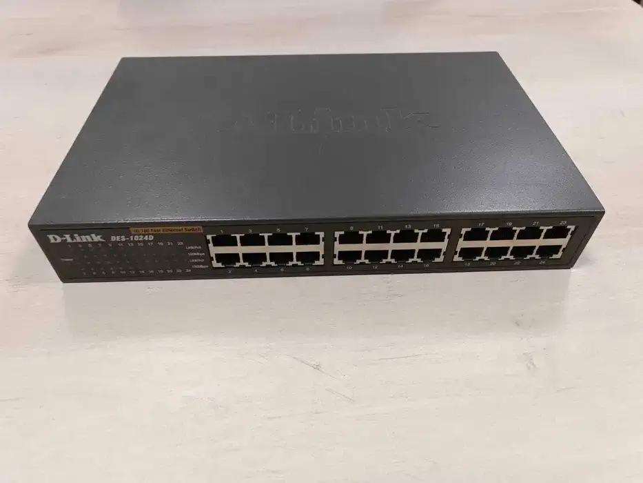 Коммутатор D-Link DES-1024D, фотография 1