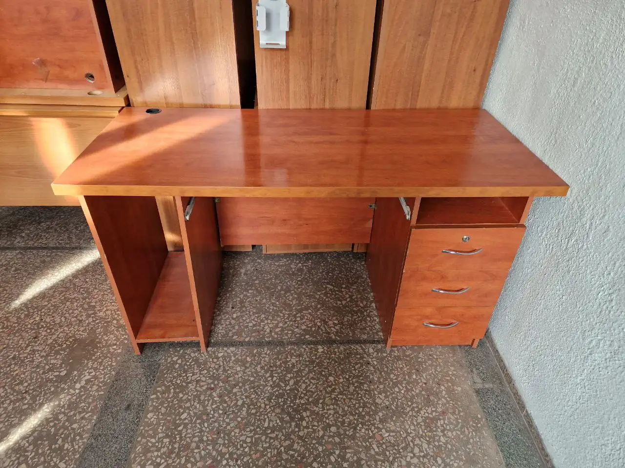 продается офисная мебель, фотография 1