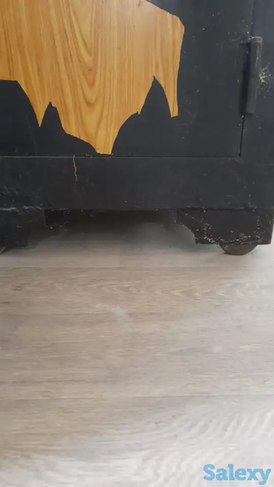 Сейф металлический на колесиках, удобно передвигать с помещении, бывший в употреблении, в отличном состоянии, фотография 2