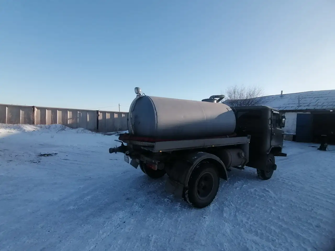 Предлагаем следующие виды услуг по ассенизации: - выкачка выгребных ям, канализаций, - откачка колодцев различного типа,, фотография 1