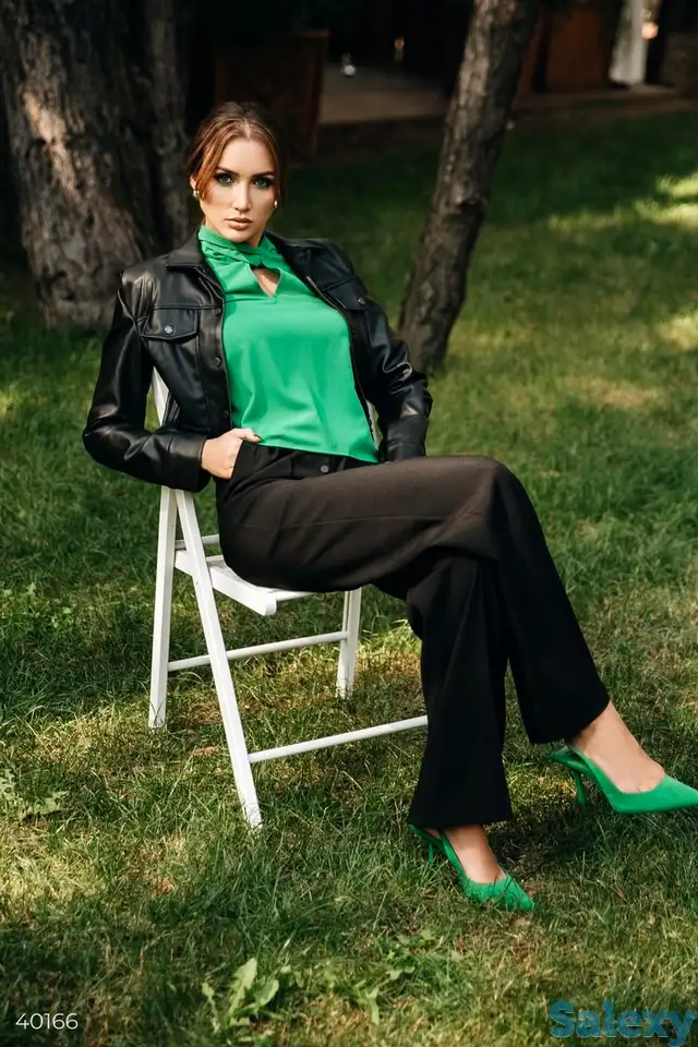 Классическая шелковая блуза зеленого цвета, фотография 1