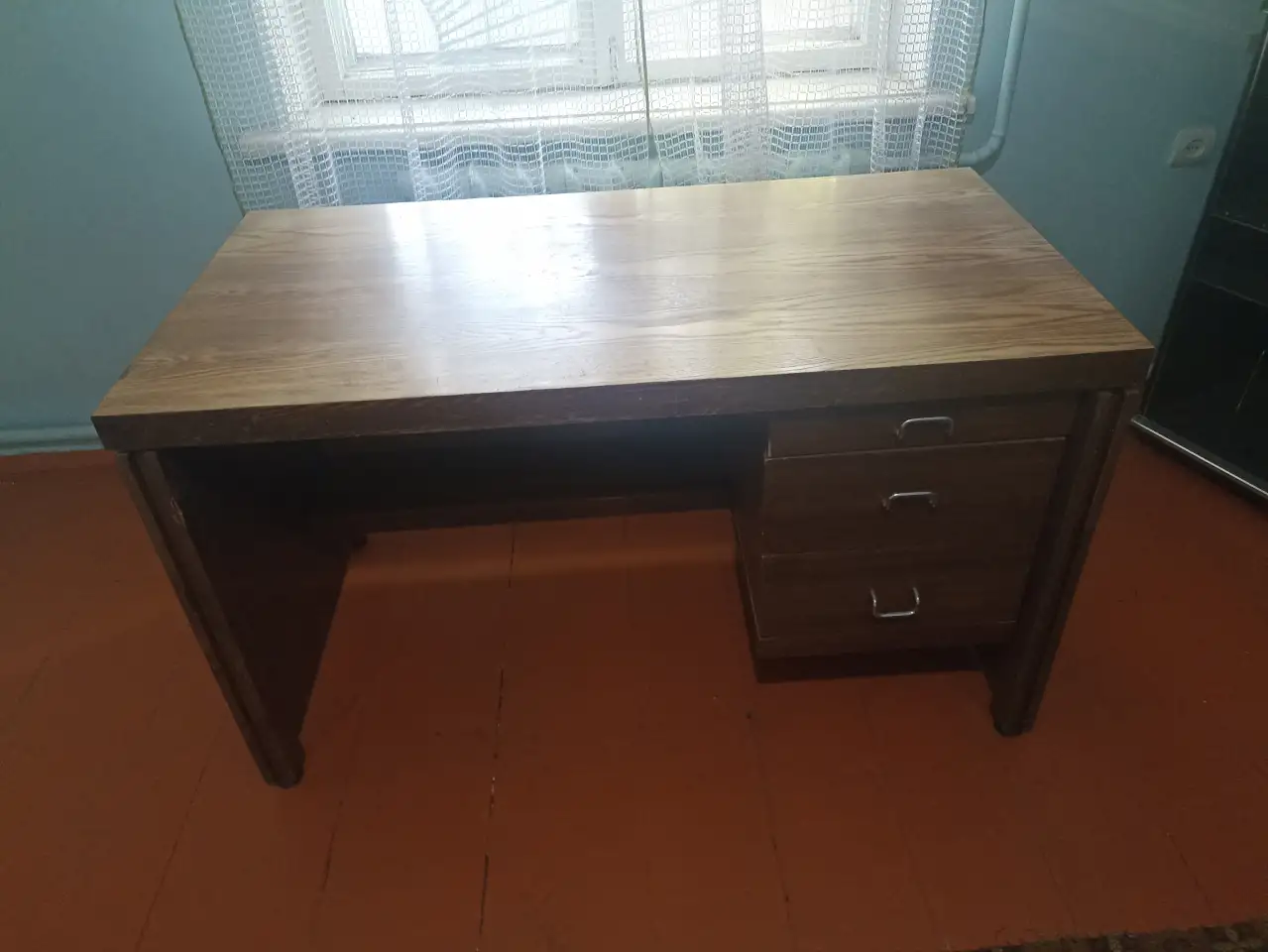 Мебель, стол для учебы и работы, фотография 1