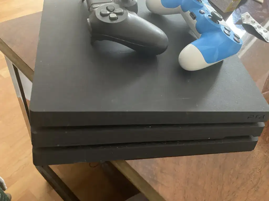 PS4 PRO, фотография 1