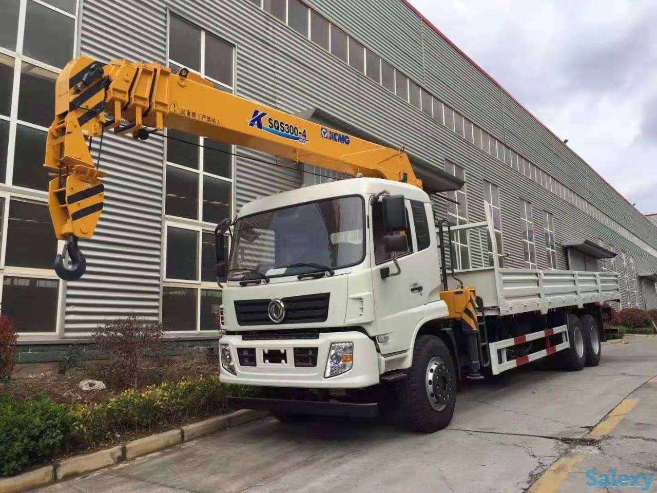 Кран - манипулятор на шасси Dong Feng, фотография 1