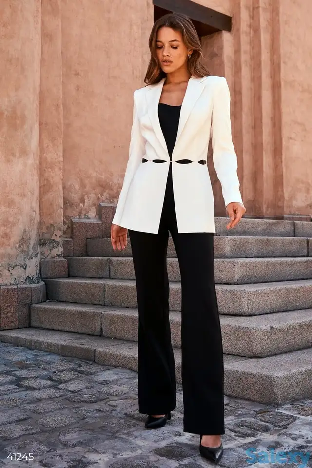 Молочный жакет с декоративными вырезами, фотография 1