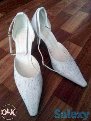 Белые свадебные туфли, фотография 1