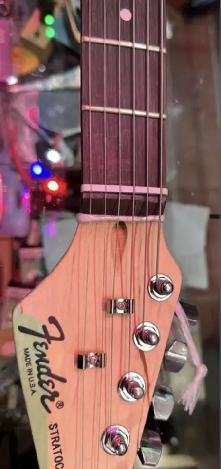 продам электрогитару Fender Stratocaster СРОЧНО, фотография 2