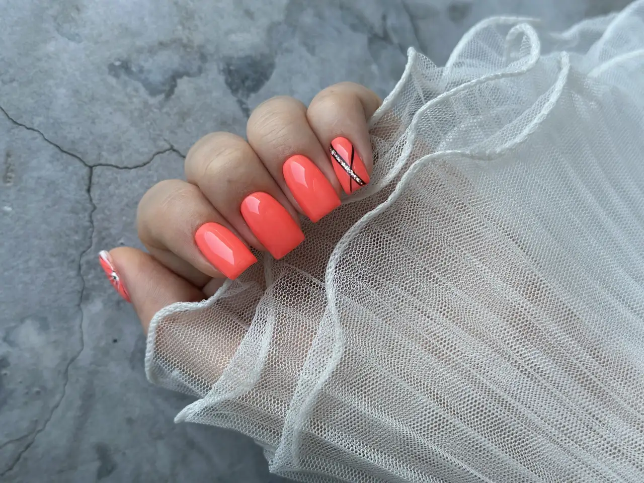 Маникюр, наращивание ногтей, прически, плетение волос, фотография 10