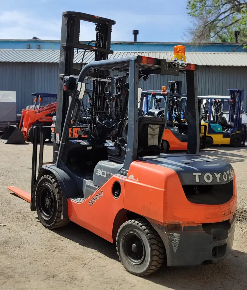 Вилочный погрузчик дизельный Toyota FD30 3-х тонник, фотография 2