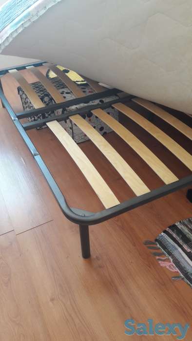 продам кровать с матрасом, фотография 4