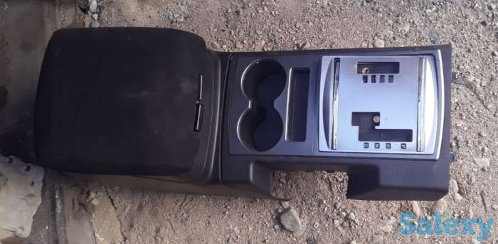 Mitsubishi Pajero 4 подлокотник, фотография 1