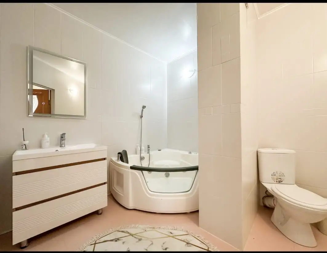 Светлая 2-комнатная квартира, ул Исатай Тайманова 58, фотография 11