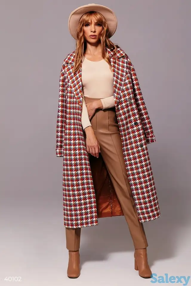 Красное пальто в гусиную лапку, фотография 1