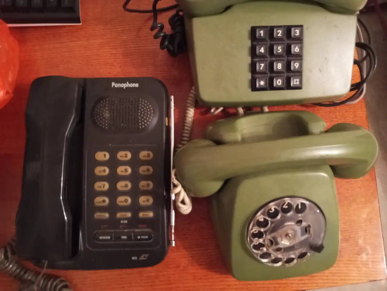 Винтажный ретро советский телефон с дисковым номеронабирателем, фотография 2