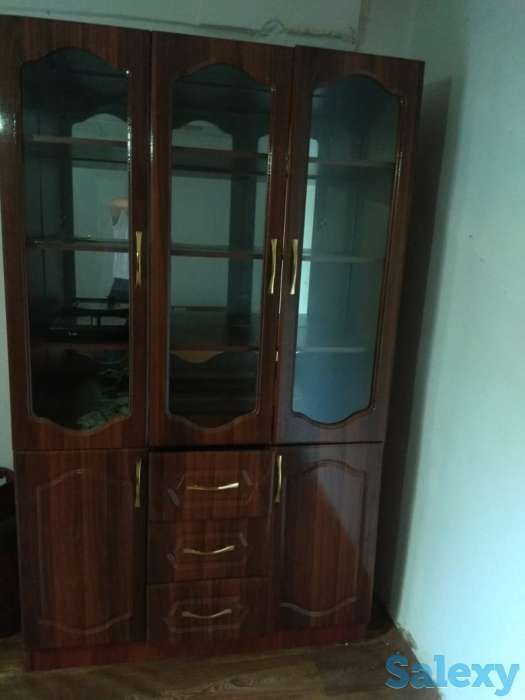 Посудный сервант и комод, фотография 1