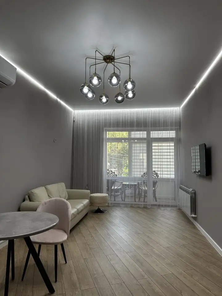 Уютная квартира в новом доме в центре города, Исаева 71, фотография 1